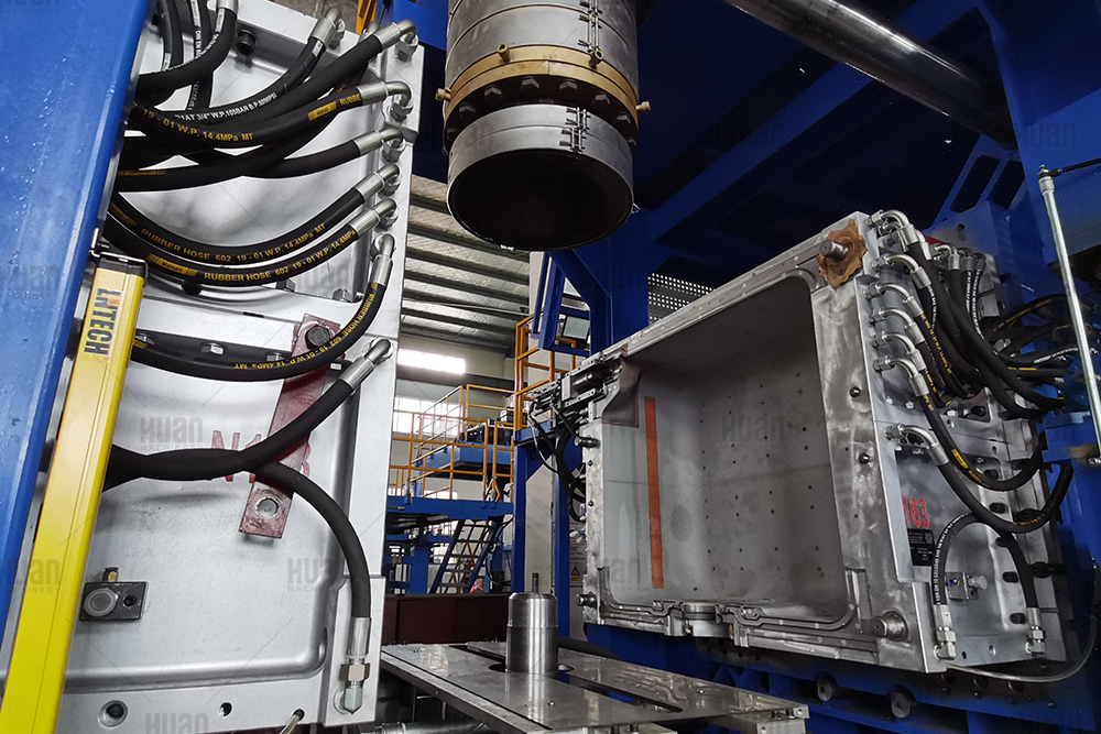 3层IBC Tank HDPE容器挤出吹塑机