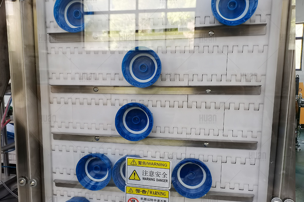 塑料PP PE PVC帽子鼓jerry jerry可以hdpe jar盖子盖，中国全自动跟踪螺丝机
