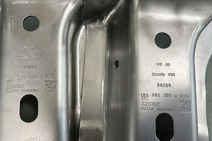 AutoTrace 焊机：±0.05mm 精密电极焊机，具有 IATF 16949 二维码可追溯性