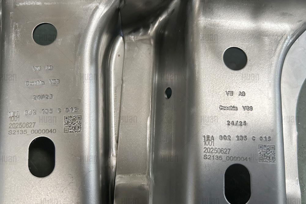 AutoTrace 焊机：±0.05mm 精密电极焊机，具有 IATF 16949 二维码可追溯性